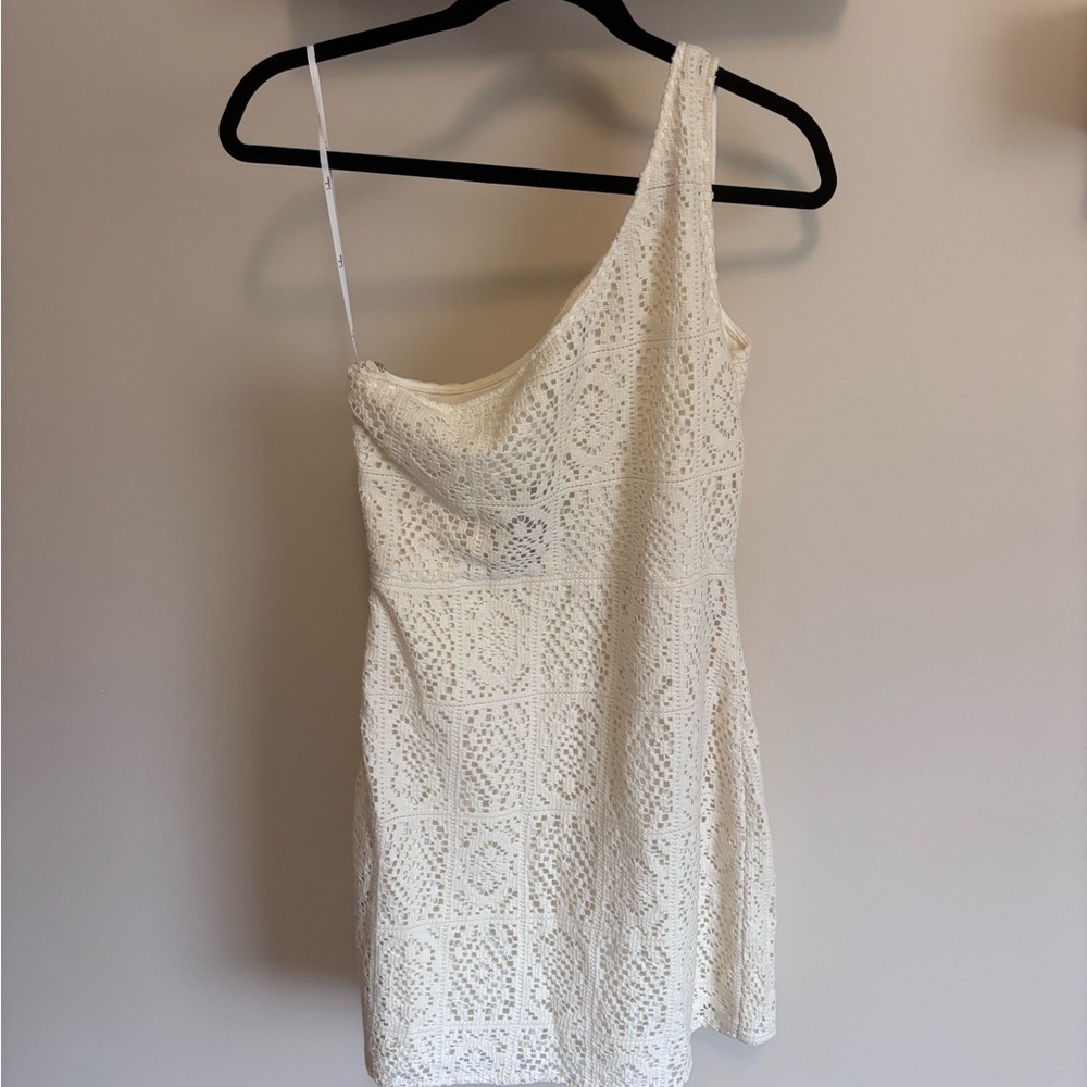 NWT Lulus Ivory Crochet one-shoulder mini dress, size M - Picture 4 of 5